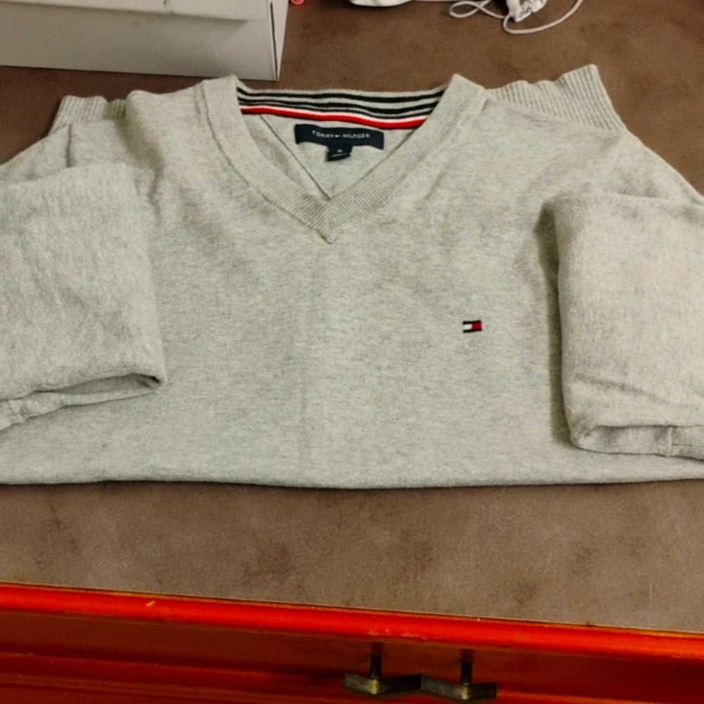 NWT Tommy Hilfiger Mens Regular Fit Soft Premium Cotton Flag Logo V-Neck Sweater